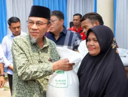 Bulog Salurkan Bantuan Beras untuk 629 Warga Koto Baru Nan XX, Maigus Nasir Dorong Urban Farming