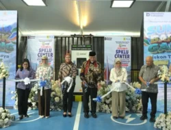 Mahyeldi Resmikan SPKLU Center Pertama di Sumbar, Perkuat Komitmen Green Province